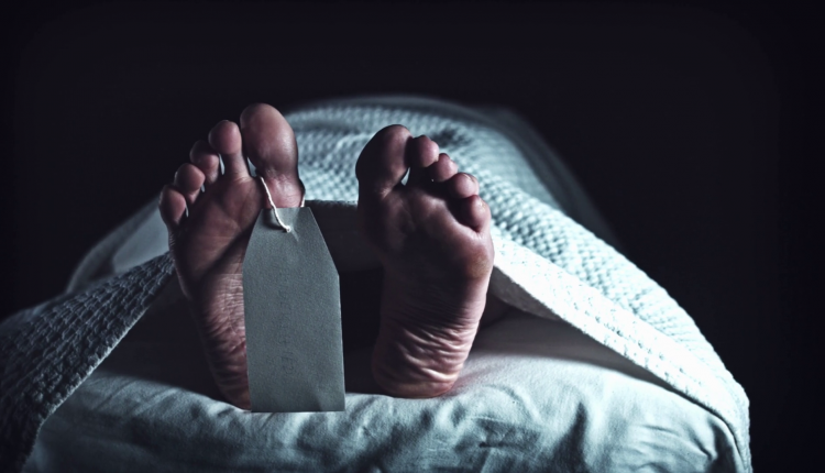 4k-crime-morgue-dead-body-feet-with-blank-tag-dolly_rwlekw-og_thumbnail-full05